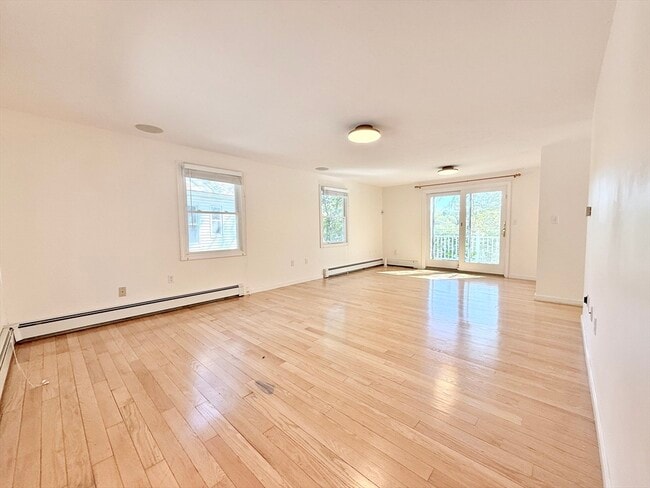 Building Photo - 6 Larch St