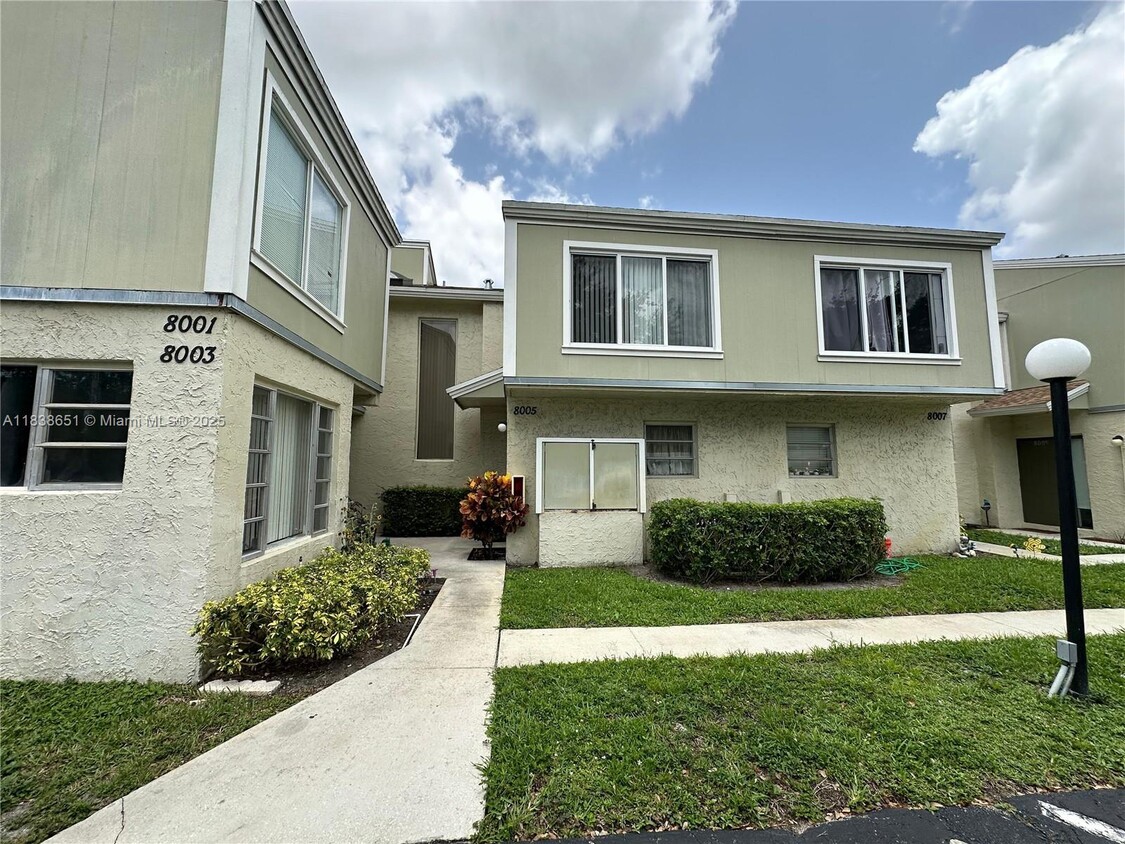 Primary Photo - 8005 Lagos de Campo Blvd