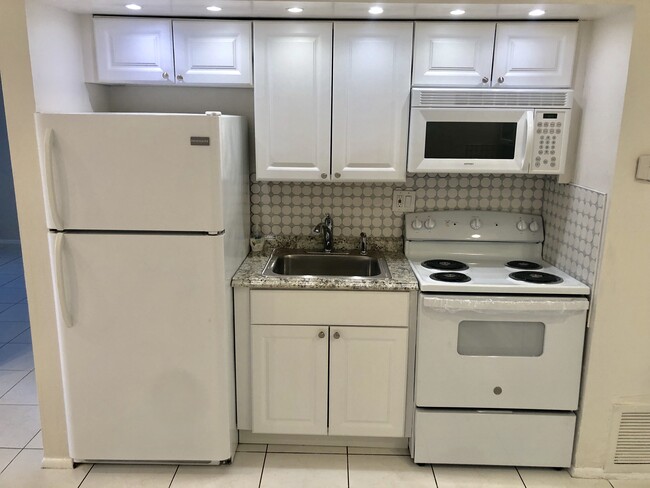 Foto del edificio - 2700 Riverside Dr