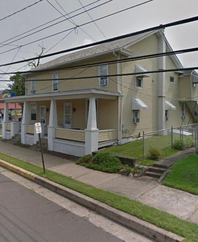 Foto del edificio - 326 W 3rd St