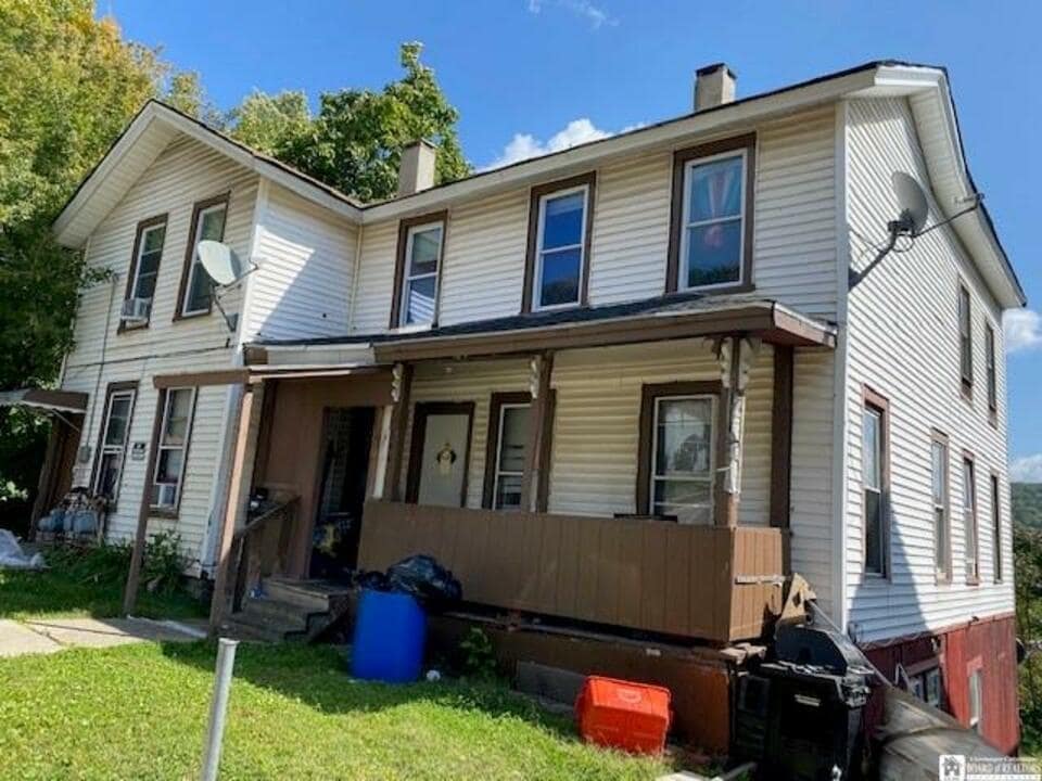 Primary Photo - 764 E 2nd St