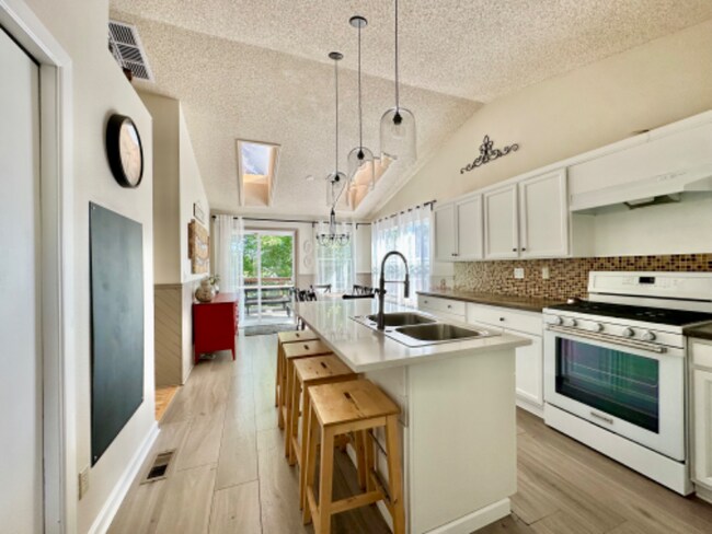 Building Photo - 13281 W 65th Ave