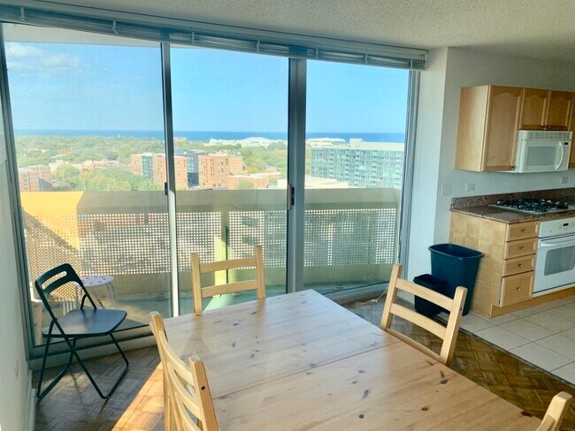 Foto del edificio - 1720 Maple Ave