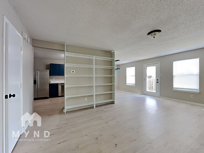 Foto del edificio - 16726 Lowell Dr