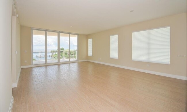 Building Photo - 1325 Snell Isle Blvd NE