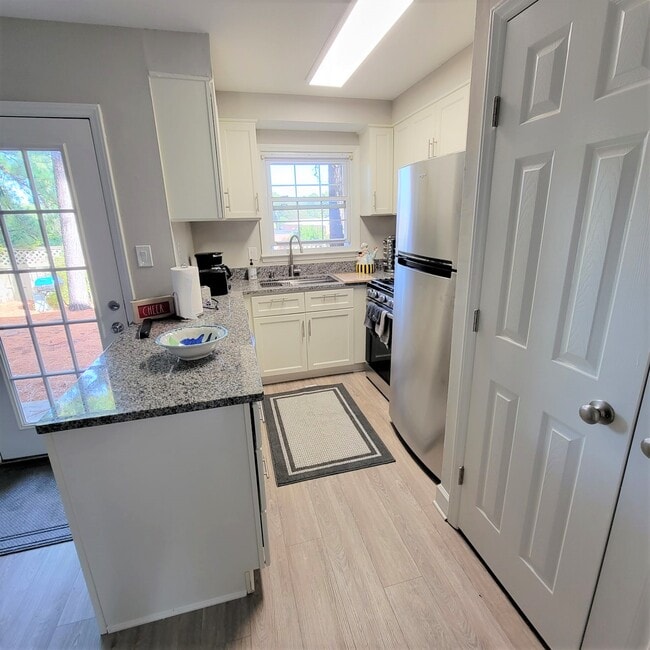 Kitchen - 141 Jones Franklin Rd