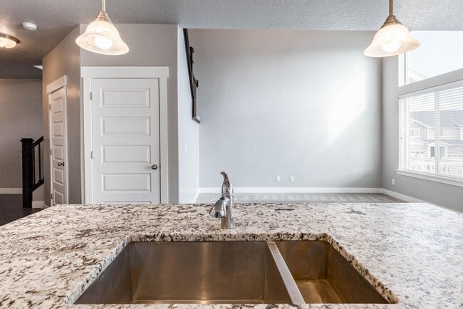 Building Photo - Bright and Charming Townhome Nestled in th...