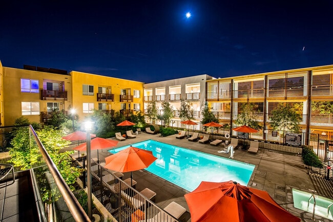 Building Photo - Runway Playa Vista