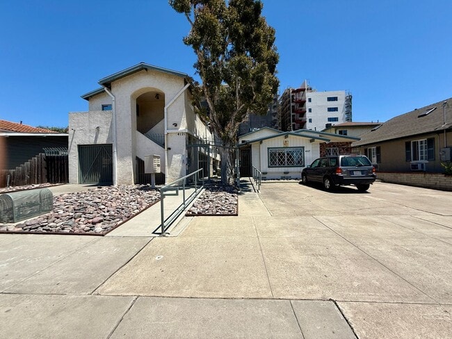 Building Photo - ADA - Wheelchair Accessible Unit in Gated North Park Community! Includes Parking! Air Conditionin...