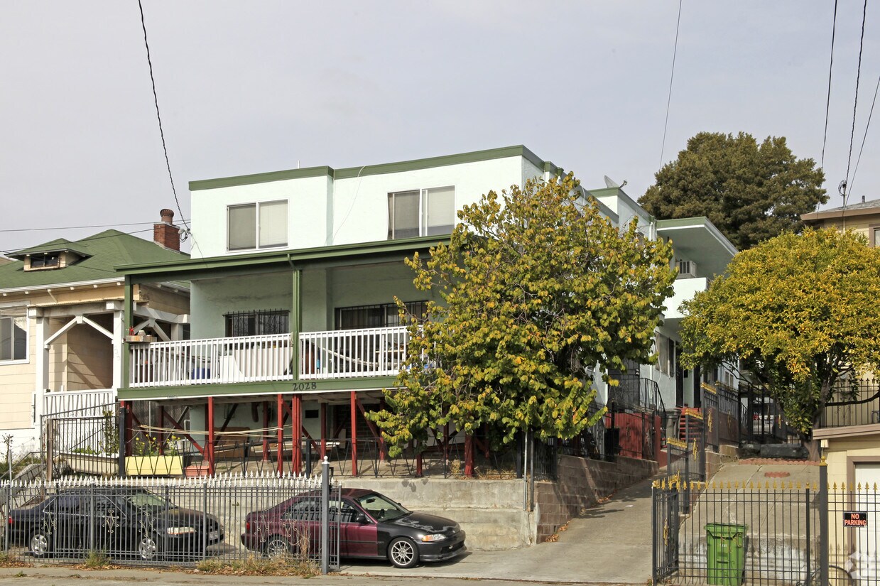 Primary Photo - 2028 E 21st St