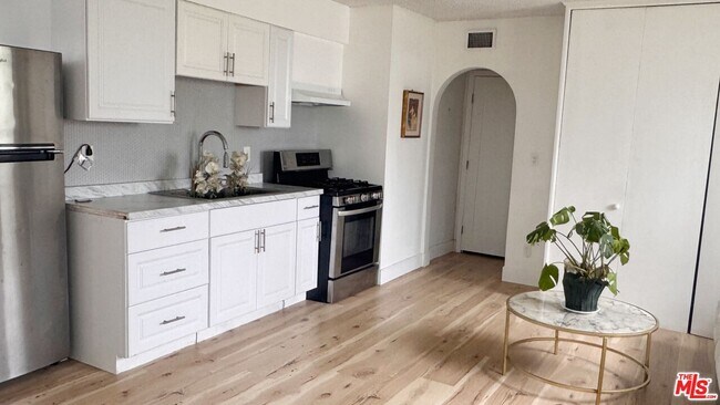 Foto del edificio - 19557 Calvert St