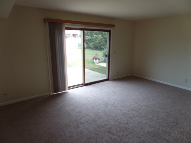 Building Photo - 315 Creekside Dr