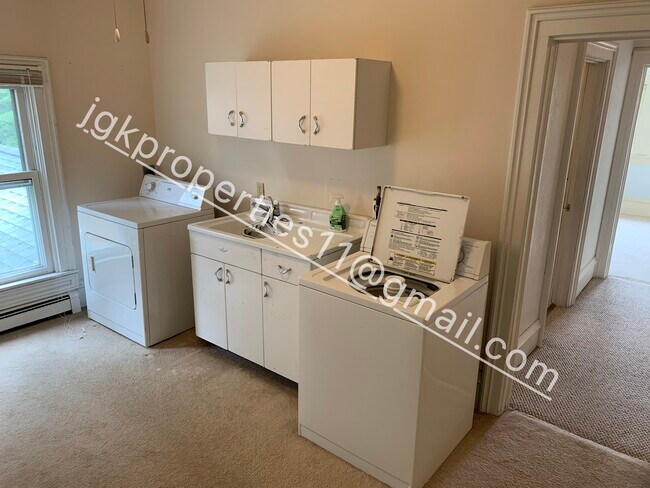 In unit laundry - 301 N Genesee St