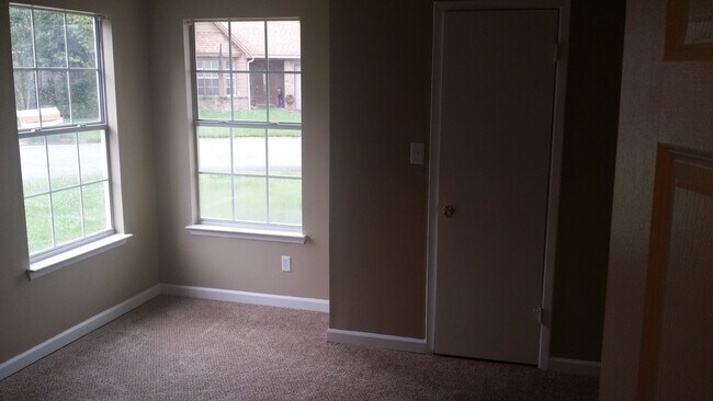 Building Photo - Yorktown Home becoming available. Taking a...