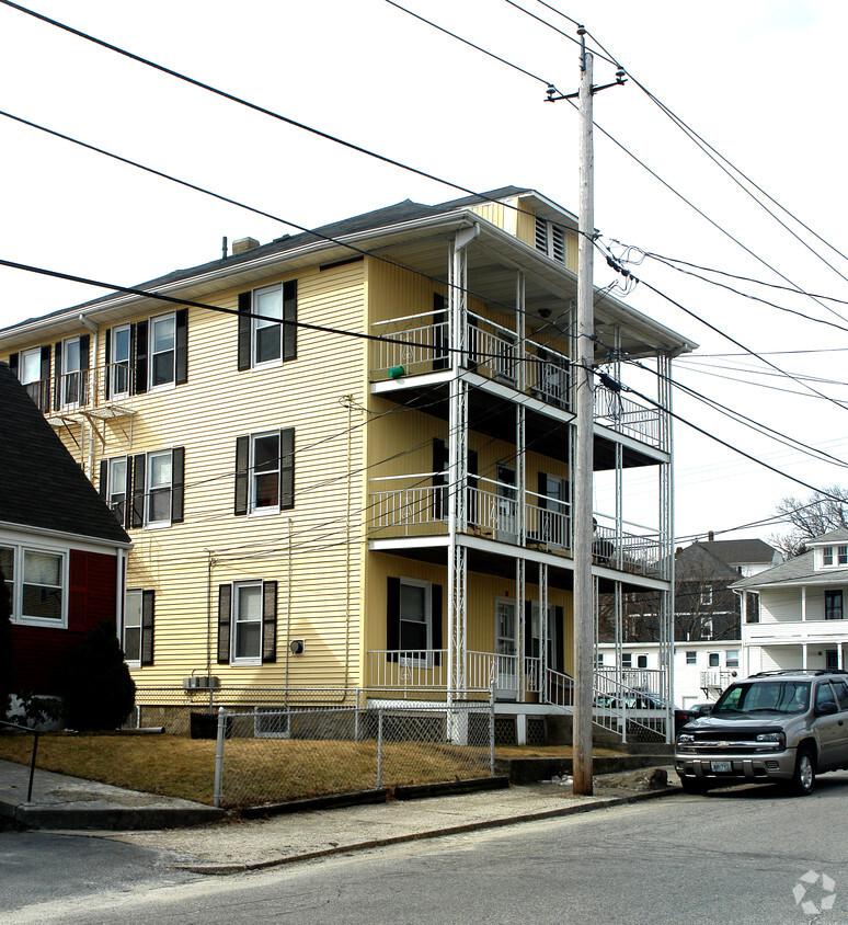 Foto del edificio - 80-84 Mt St Charles Ave