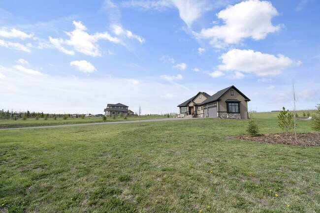 Building Photo - 48140-48279 279 Ave E