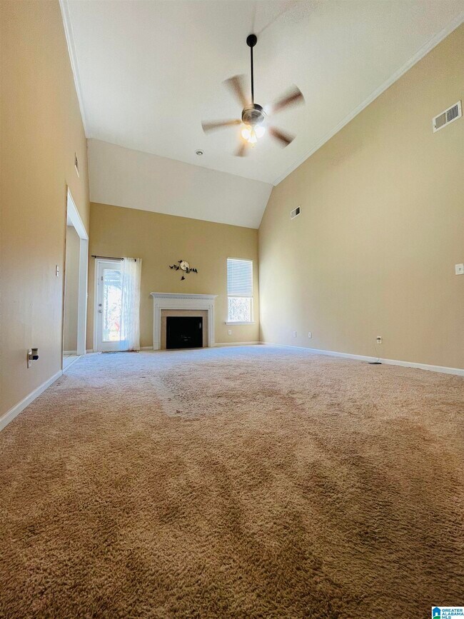 Building Photo - 1058 Ivy Pl