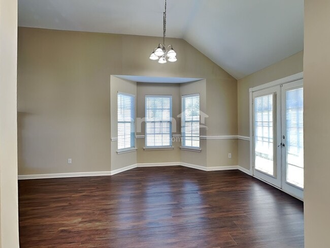 Foto del edificio - 1039 Saddle Wood Dr