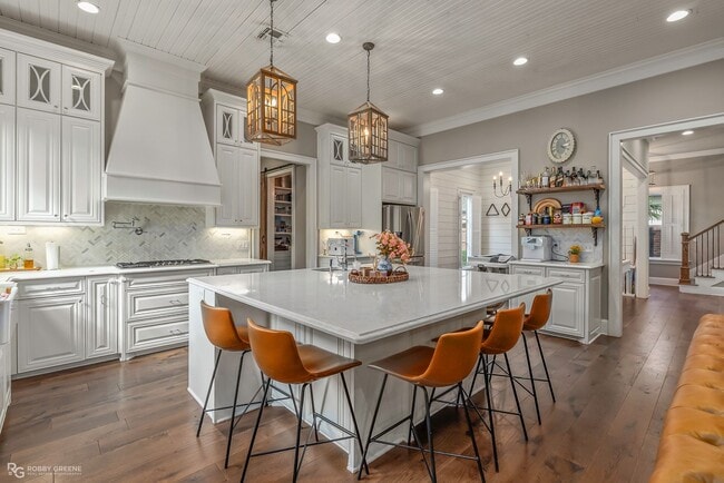 Foto del edificio - Oak Alley Neighborhood!