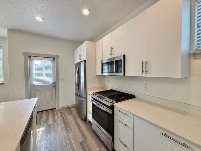 Building Photo - 502 NW 28th Ct