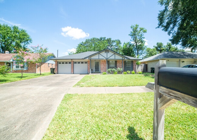 Building Photo - 13602 Fernhill Dr