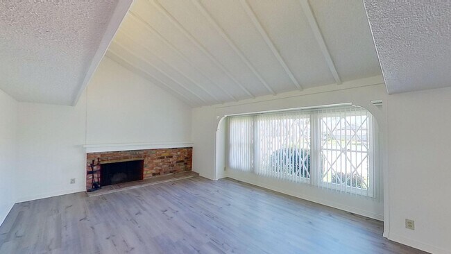 Foto del edificio - 11971 Weatherby Rd