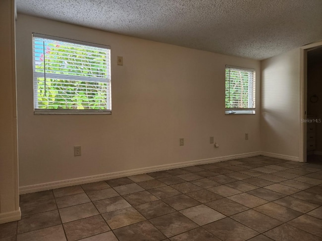 Building Photo - 3211 20th Ave W