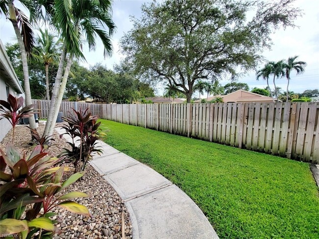 Building Photo - 3 br, 2 bath House - 4813 SW 118th Ter
