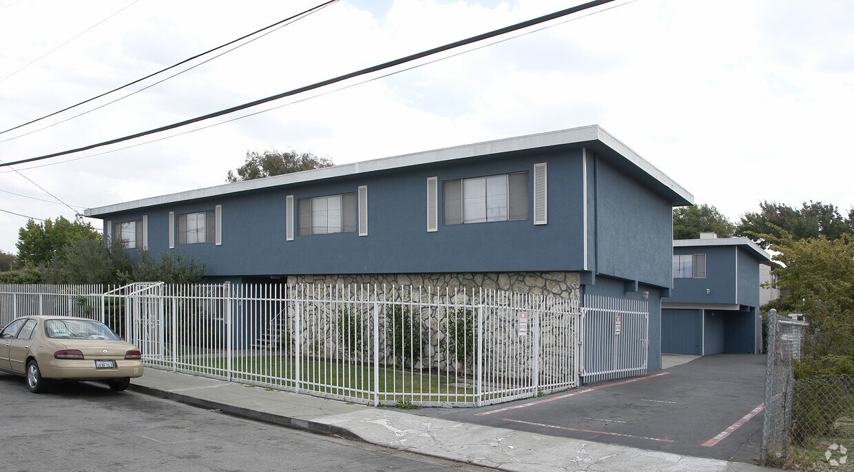 Primary Photo - 2518 Manchester Ave