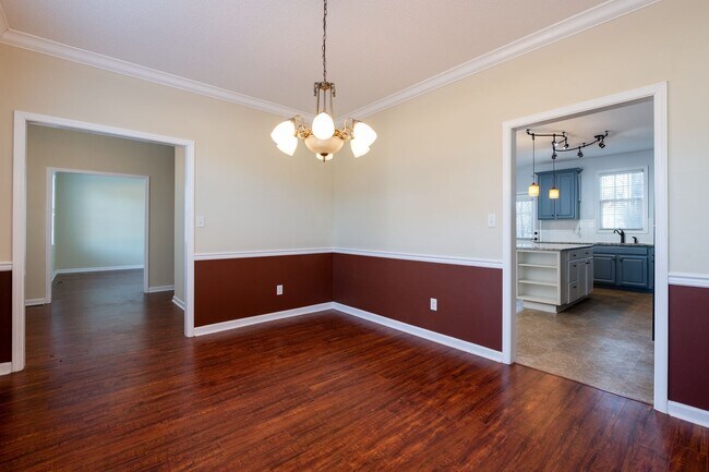 Foto del edificio - Spacious 4-Bedroom Home in Westside Athens...