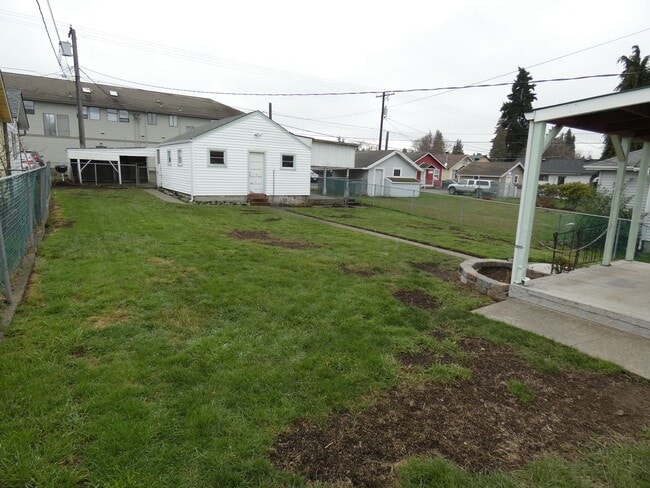 Building Photo - 330 E 6th St