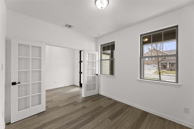 Foto del edificio - 1422 Greenbelt Dr