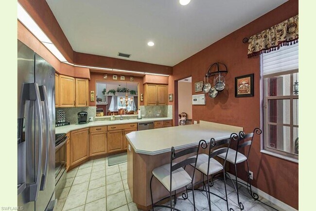 Foto del edificio - Pool Home Conveniently Located in The Stra...