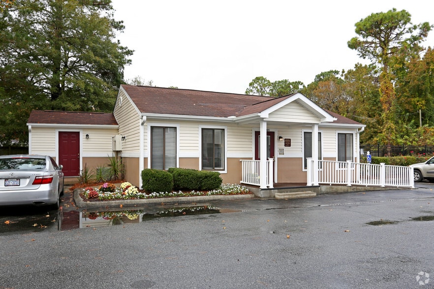 Pinewood Apartments Rentals Wilmington, NC