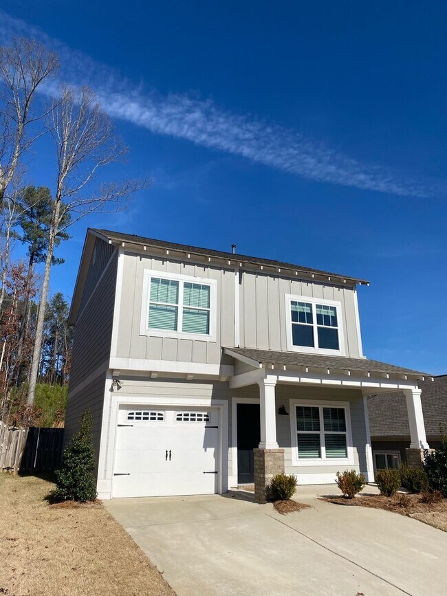 Building Photo - 3 Bedroom Home With Spacious Garage