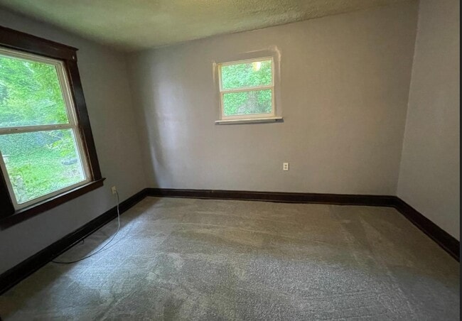 Building Photo - 925 Elberon Ave