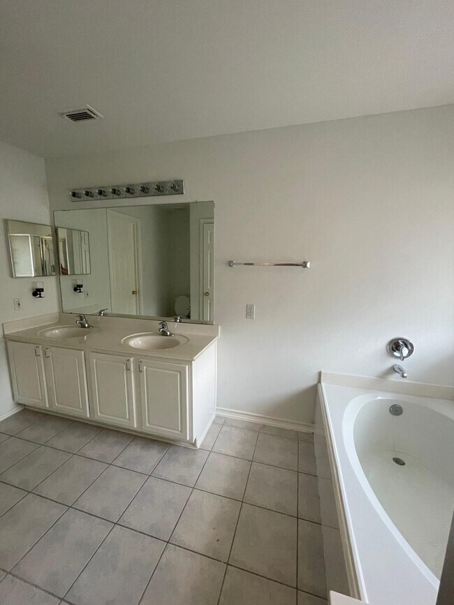 Foto del edificio - 2926 Loganberry Park Ln