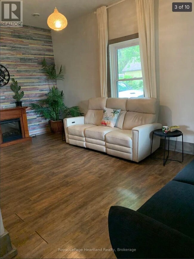 Building Photo - 698 Havelock St