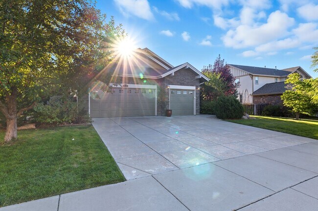 Foto del edificio - Beacon Point 5 Bedroom Ranch, 3-Car Garage...