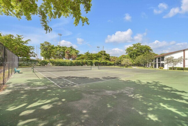 Building Photo - 212  Lake Pointe Drive 314 Oakland Park Fl...