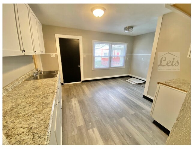 Building Photo - 441 Riverside Dr