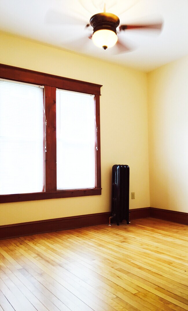 Foto del edificio - 411 Colchester Ave