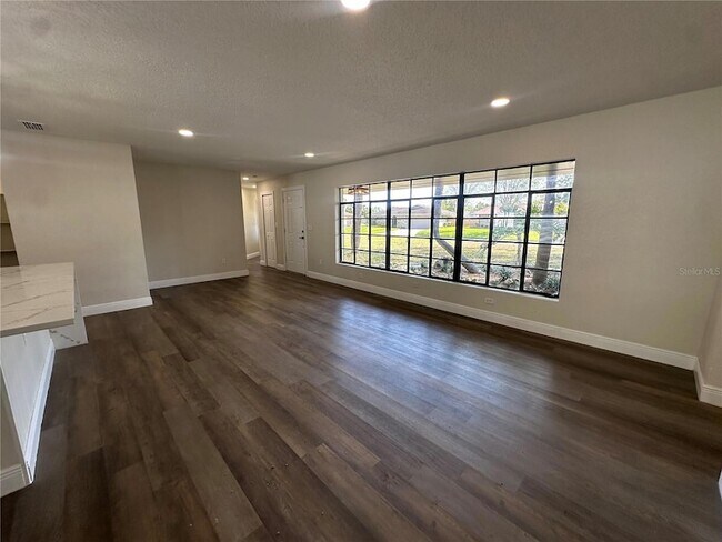 Foto del edificio - 1611 Canal Ct