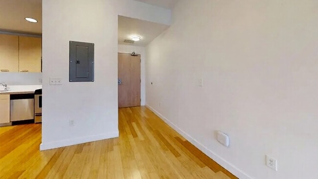 Building Photo - 1090 Boylston St