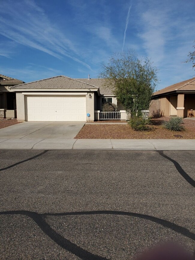 Building Photo - 2514 S 110th Dr