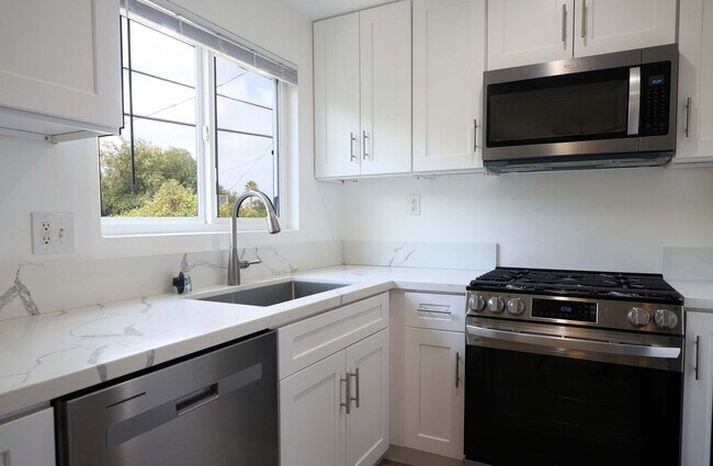 Building Photo - 6335 Whitsett Ave