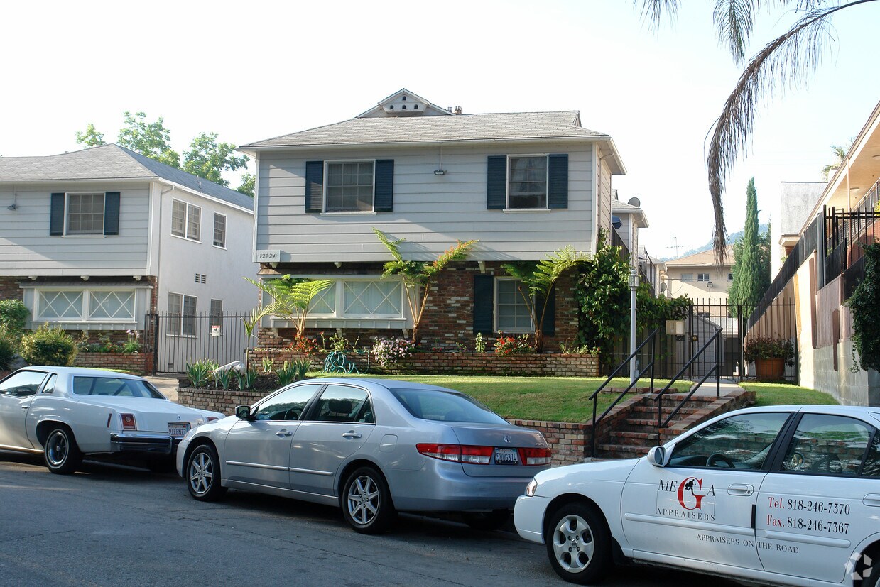 Building Photo - 12924 Valleyheart Dr
