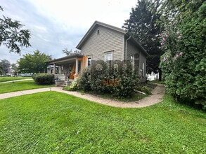 Building Photo - 703 Elm St