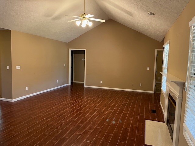Foto del edificio - 8177 Amhurst Dr