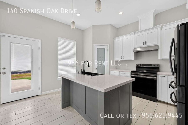 Building Photo - 140 Spanish Oak Dr